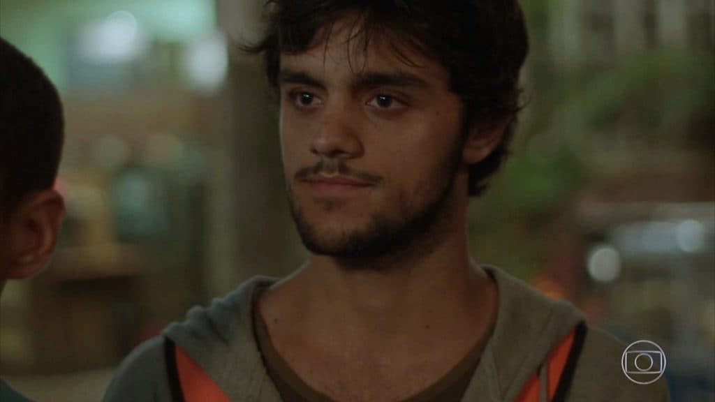 Totalmente Demais: Jonatas fica preso em incêndio criminoso e desespera Eliza