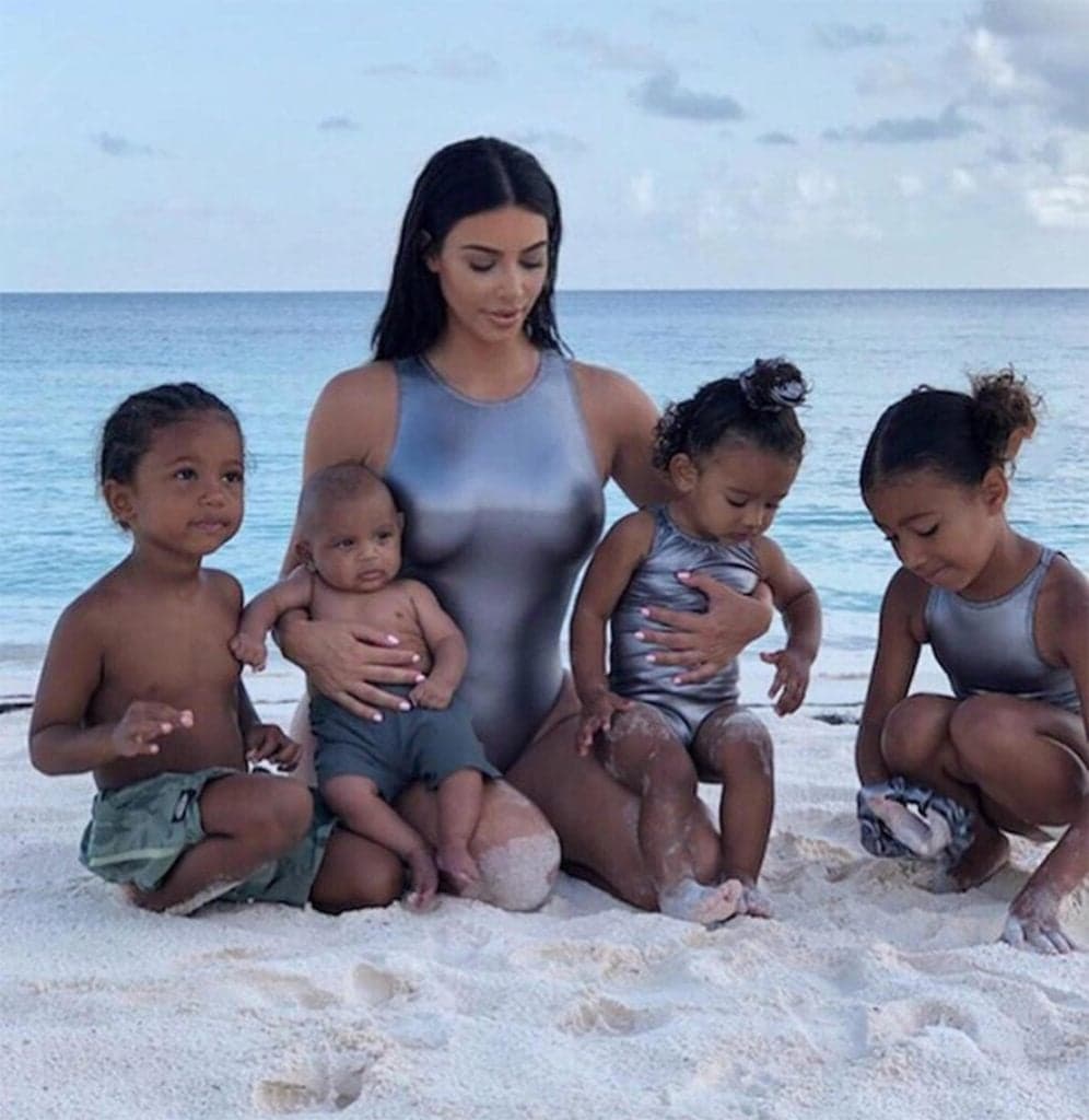 Pandemia de coronavírus faz Kim Kardashian adiar seus planos de ser mãe pela quinta vez: "2020 começou estranho"