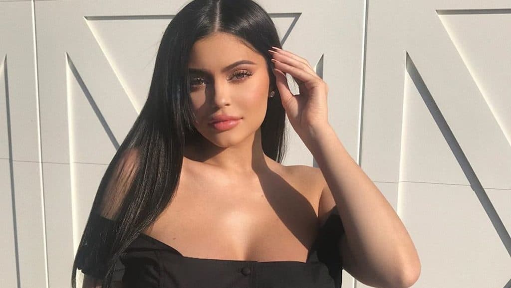 Linda, jovem e mentirosa! Kylie Jenner cria confusão e perde título de bilionária: "Mentiu por anos"