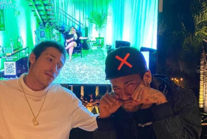 Neymar 'sofre' ao assistir live de Marília Mendonça com marido de ex e faz cara de choro