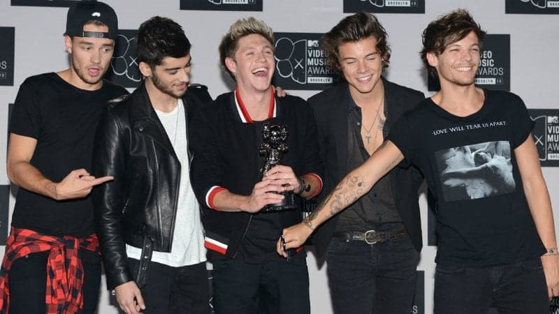 Após hiato, integrantes do One Direction se seguem nas redes sociais, retorno é anunciado e web vai à loucura