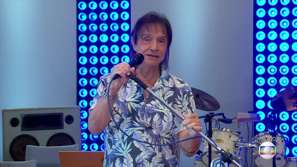 Roberto Carlos peita Bolsonaro após apoio e desautoriza presidente ao vivo na Globo