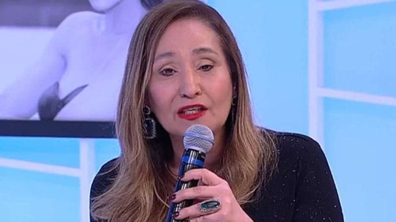 Sonia Abrão, sempre discreta, resolve se declarar abertamente com textão e é retribuída em público: "Amo você"