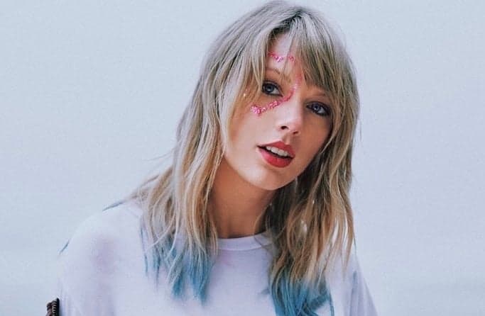 Taylor Swift escorraça antiga gravadora por lançar álbum sem sua permissão: "ganância descarada"
