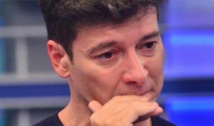 Rodrigo Faro, após forte pressão, abre mão de salário milionário e situação da Record é ainda pior