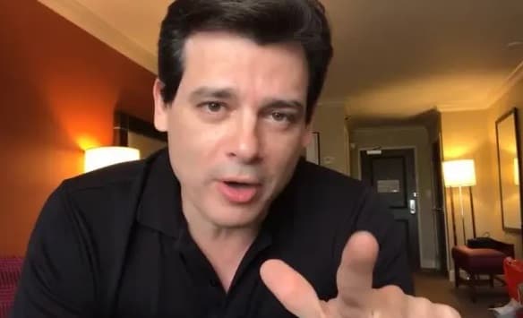 Celso Portiolli se envergonha ao citar atriz da Globo, escancara briga com Silvio Santos e entrega: “Me bateu”