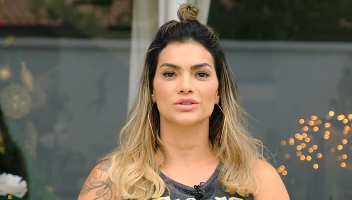 Kelly Key exibe corpo sarado em foto, se depara com crítica e dispara contra internauta: “Lixo”