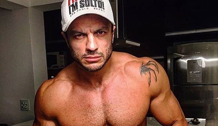 Kleber Bambam é ignorado por campeãs do BBB, perde a linha e faz desabafo: “Falta de educação”