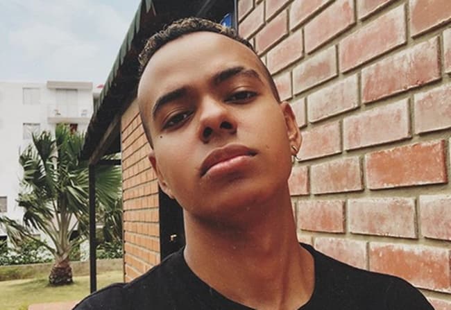 Cantor gospel Jotta A, após se assumir gay, aparece em vídeo e faz reflexão: "Se ame, se aceite"
