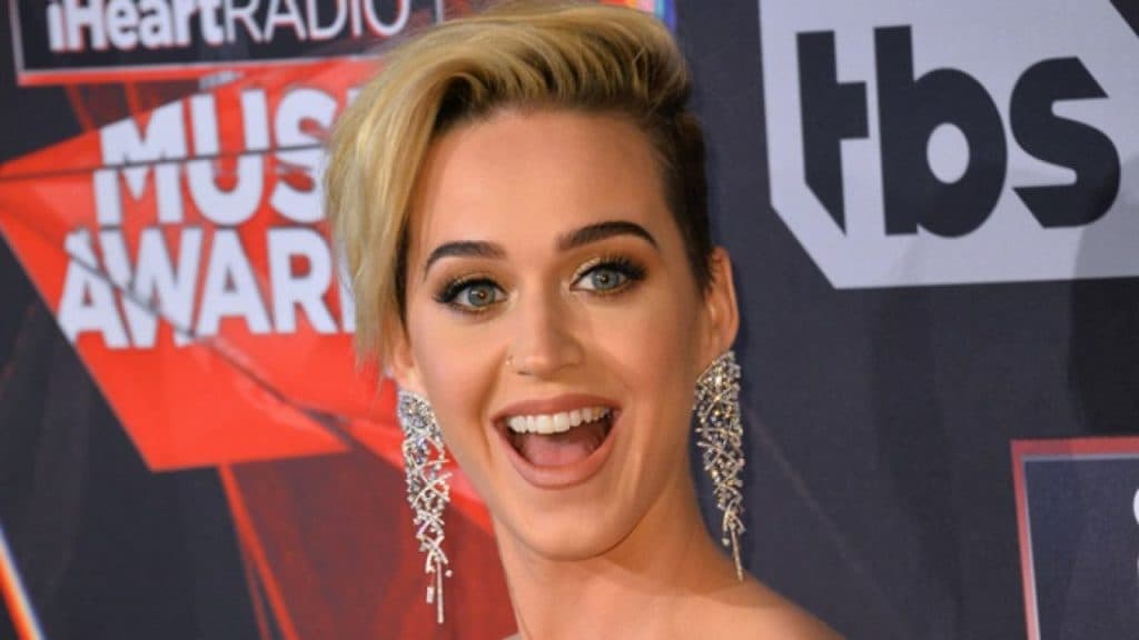 Katy Perry faz anúncio bombástico e deixa público aflito com situação: "Não acredito"