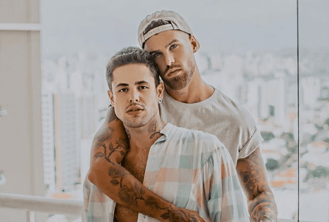 Bomba! Ex-The Voice, Leandro Buenno, assume HIV e fala do casamento com sobrinho de Silas Malafaia: “A gente cai”