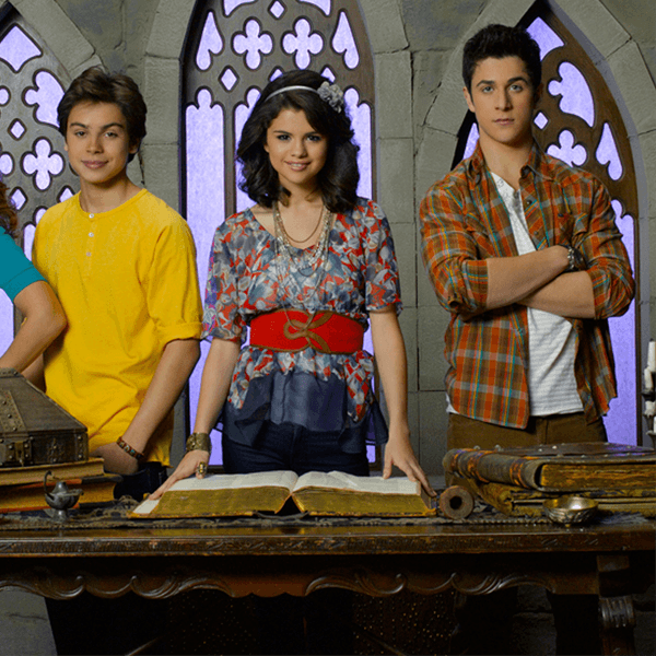 Diretora, Cantora, Enfermeira, veja por onde anda os atores de 'Os Feiticeiros de Waverly Place'