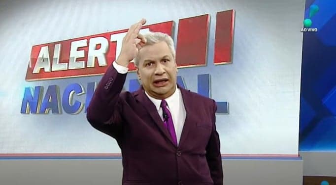Sikêra Jr, ao vivo, manda recado para William Bonner, desafia Globo e faz alerta ao público: “Vai se acostumar”