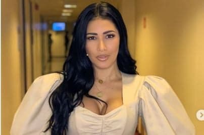 Simaria surge com lingerie micro na cama e peça íntima marca parte íntima da cantora: "Chocada"