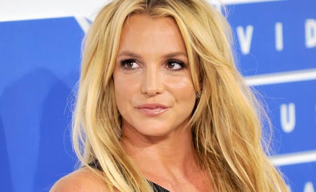 Britney Spears, em meio à guerra judicial com pai, se emociona e fala sobre novo filho