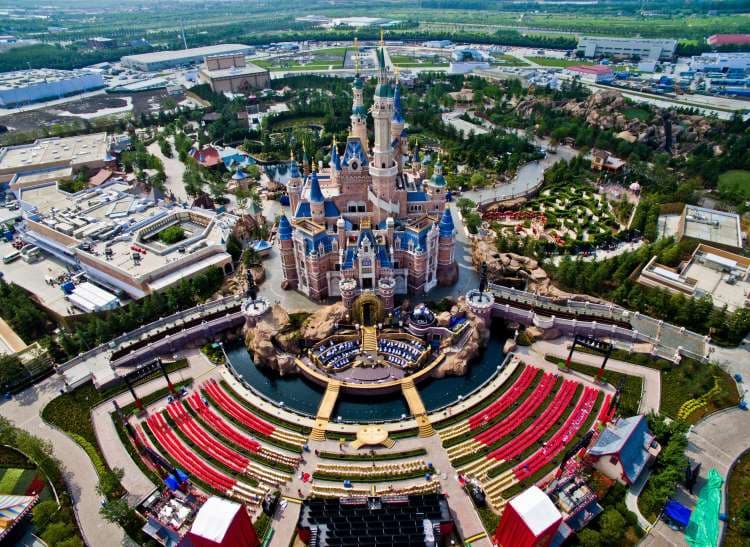 Disney reabre parque durante quarentena, tem ingressos esgotados e causa caos