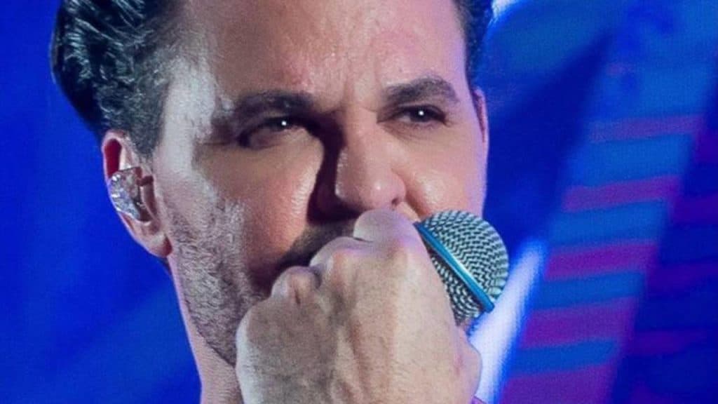 Eduardo Costa faz comentário escandaloso em vídeo polêmico, ataca pessoas e é escorraçado: "Cheira a morto''