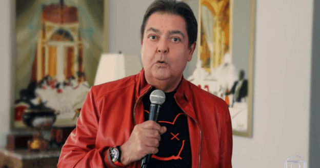 Faustão, após entregar carta de demissão, surge de casa e público não acredita no que vê atrás dele: "É grande"