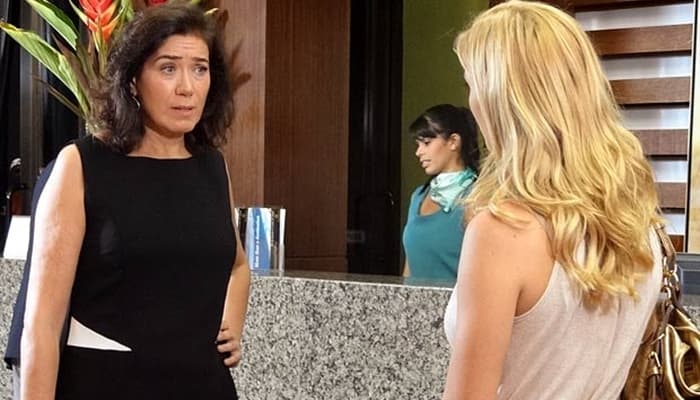 Fina Estampa: Griselda humilha Teodora e pisa na ex-nora faxineira