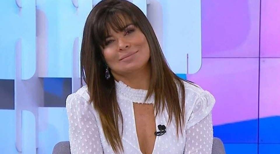 Mara Maravilha surge com o herdeiro no colo e faz declaração emocionante: “Renasci aos 52 anos”