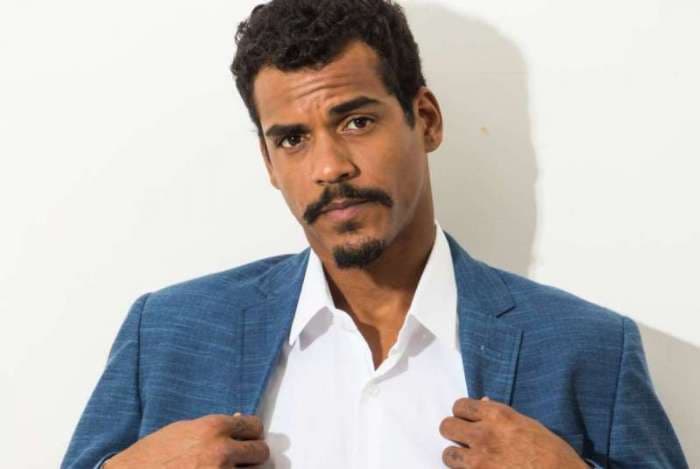 Marcello Melo Jr., após ser pego transando, aparece vestido de mulher e parte íntima gigante fica à mostra: "Deus"