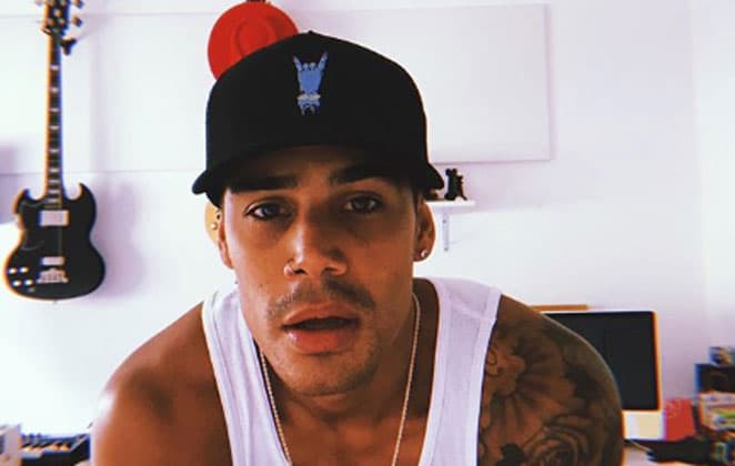 Espírito invade vídeo do ator Micael enquanto ele dança no quarto, imagens viralizam e ele fica em choque: "Gelei"
