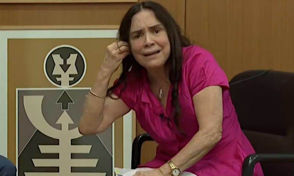 Amiga atriz se revolta com Regina Duarte, corta relações e dispara: "Louca e descontrolada"