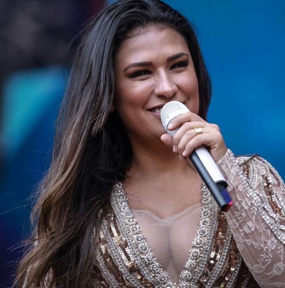 Simone Mendes bate 1 milhão de inscritos no YouTube e faz surpresa para celebrar; confira