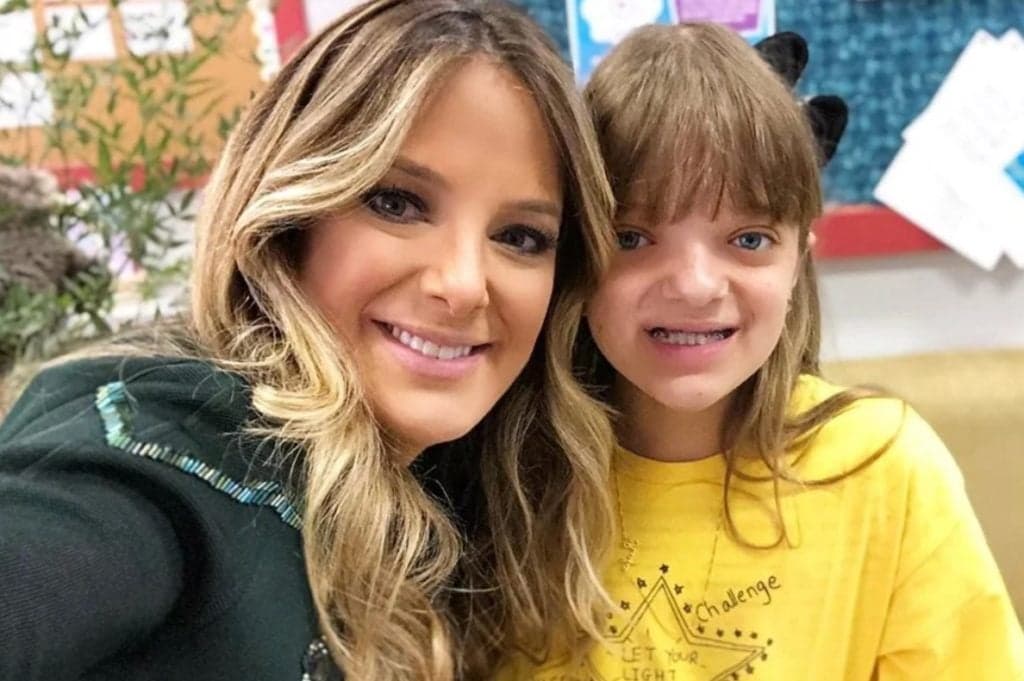 Ticiane Pinheiro comemora barrigão e anuncia nova irmã para Rafinha: "Está chegando"