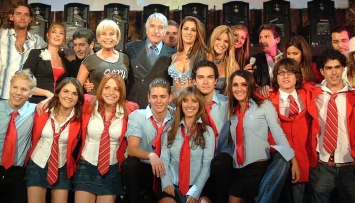 Atriz de Rebelde acusa ex-marido de proibir filho de se aproximar de homossexuais: “Vão torná-lo gay e estuprá-lo”