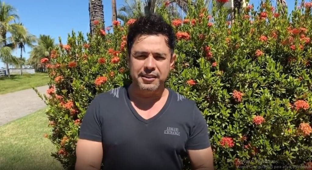 Zezé, após vídeo com mão enfiada e rebolando, tem momento de sinceridade e expõe famoso cantor sertanejo: "Sempre foi"