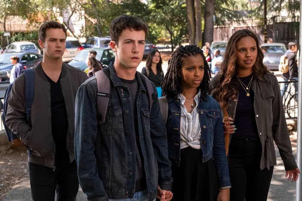 Suicídio, sangue e assassinato: Em meio à isolamento social, 13 Reasons Why se torna perigo com mensagem repassada