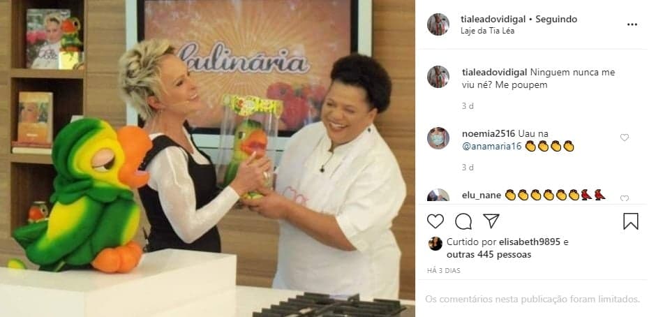 Tia Léa recebe presente de Ana Maria Braga (Foto: Reprodução) Tia Léa recebe presente de Ana Maria Braga (Foto: Reprodução)