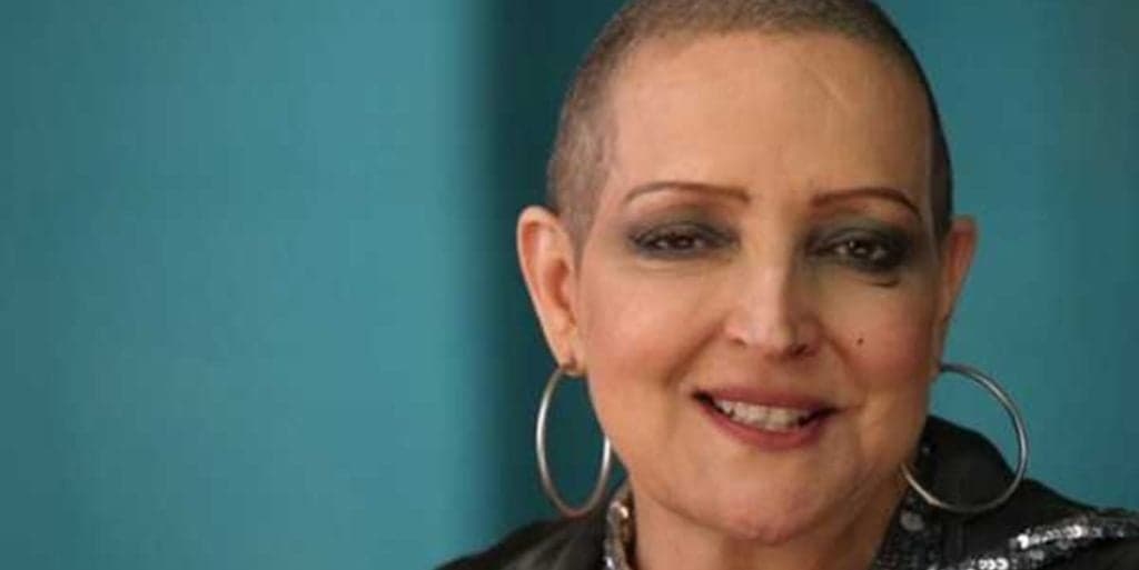 Filha de Betty Lago, derrotada pelo irmão na disputa por herança, abandona o Brasil e lamenta morte da mãe: "Te amo"