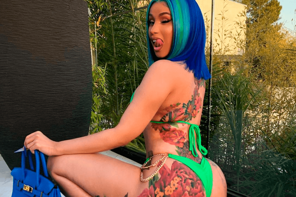 Cardi B após ser taxada como gorda, grava vídeo de biquíni, exibe corpão e dispara: "tenho dinheiro para a lipo"
