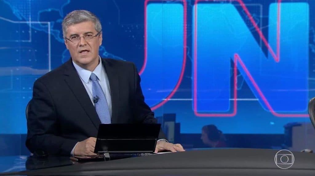 Ao vivo, Jornal Nacional é obrigado a se retratar com desafeto, emite nota destruidora e Globo arrebenta