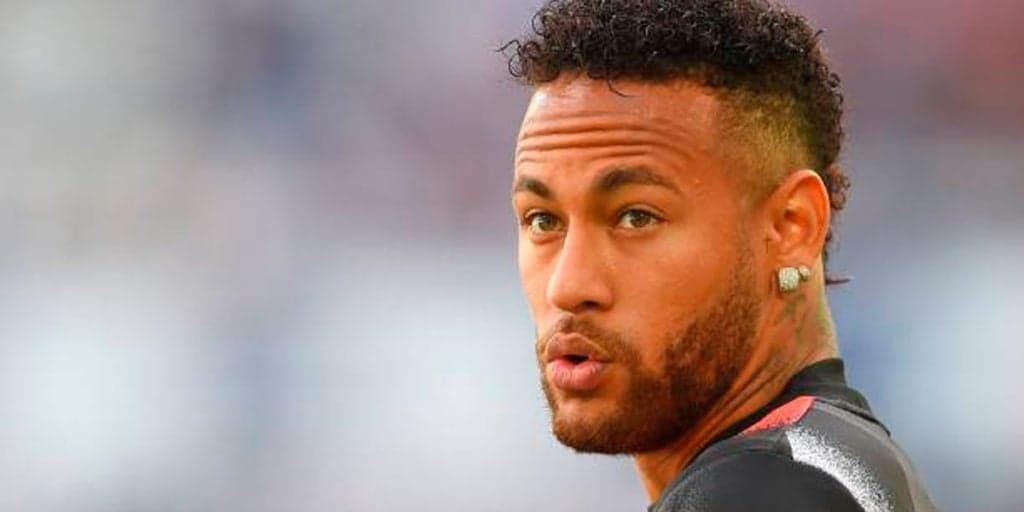 Neymar engata relacionamento com cantora carioca e namoro de oito meses vem à tona