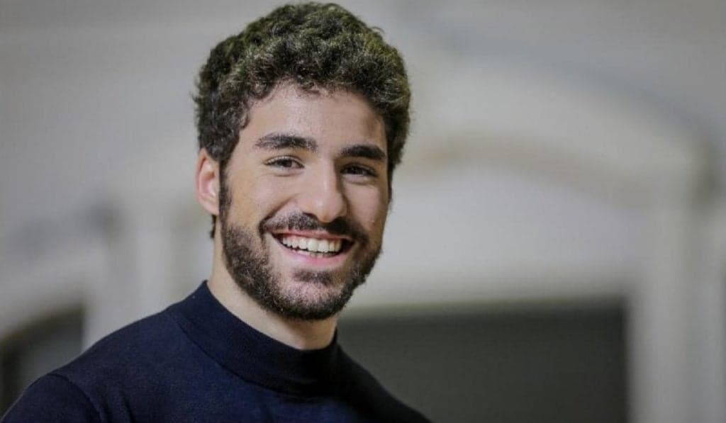 Ator da Globo desabafa após deixar novela no meio e mudar de país: "Profissionalismo"