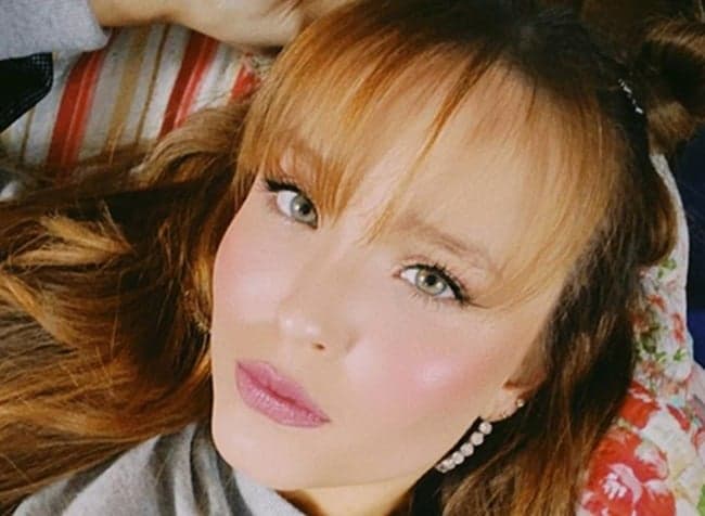 Larissa Manoela, após empinar o bumbum em vídeo e deixar detalhe íntimo escapar, faz desabafo: "Deus proverá"