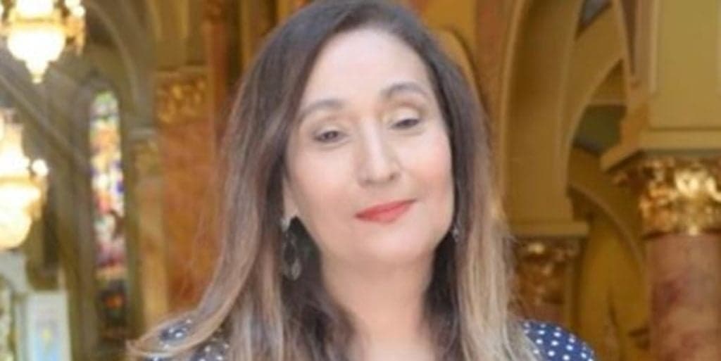 Sonia Abrão, após ter namoro secreto e identidade exposta, aparece em foto íntima e deixa fãs babando: "Mulherão"