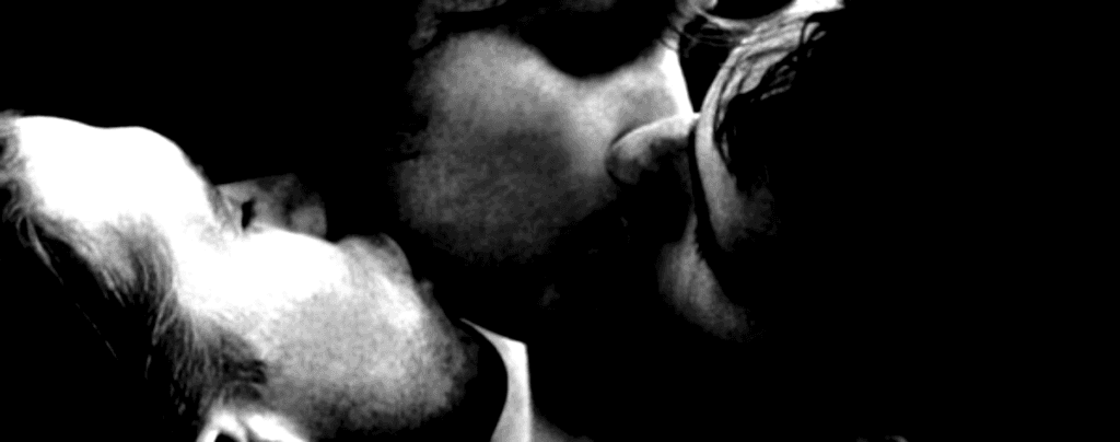 Famosa da Globo é flagrada, tem namoro com garoto de programa gay exposto e sexo com homens vaza: "É pequeno"
