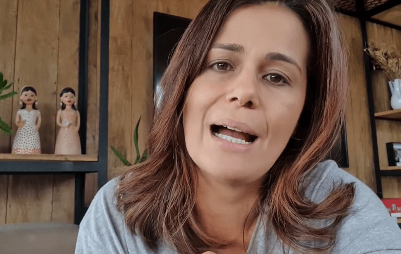 A jornalista Adriana Araújo, âncora do Jornal da Record - Foto: Reprodução