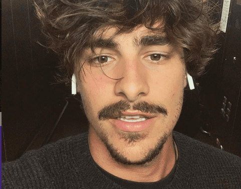 Bruno Montaleone, ex de Sasha Meneghel, explode volume em clique sexy apenas de sunga: "Gostoso"