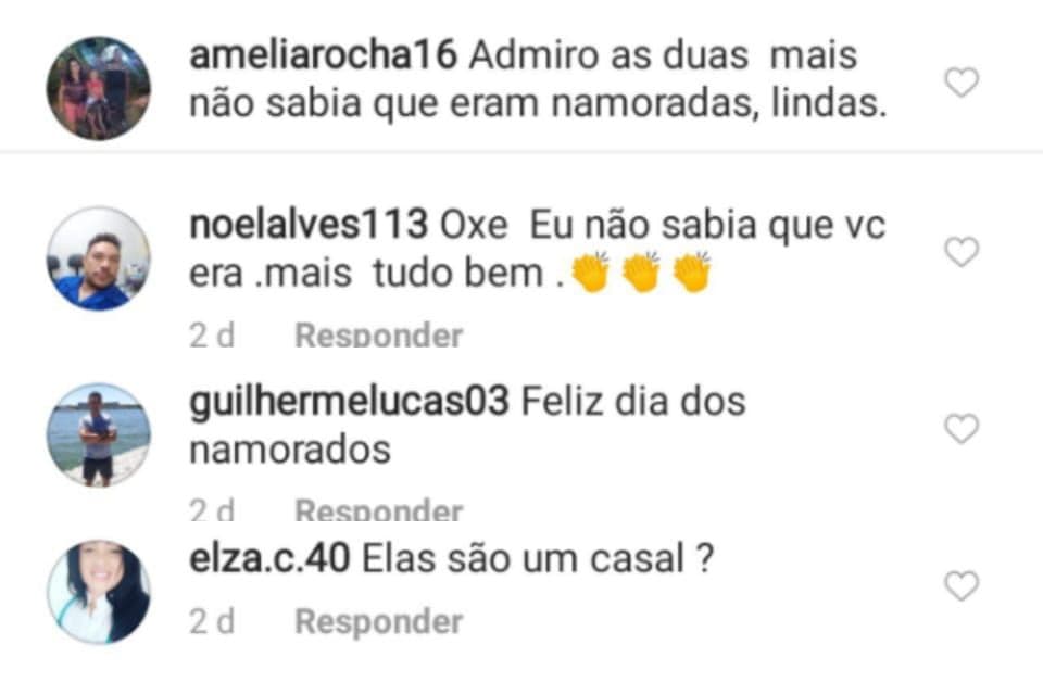 Adriana Araújo deixou os internautas em dúvida após foto com amiga Adriana Araújo deixou os internautas em dúvida após foto com amiga