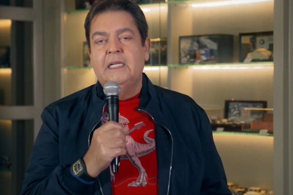 Faustão, após apresentar carta de demissão na Globo, não se segura ao vivo e manda recado: "Distância"