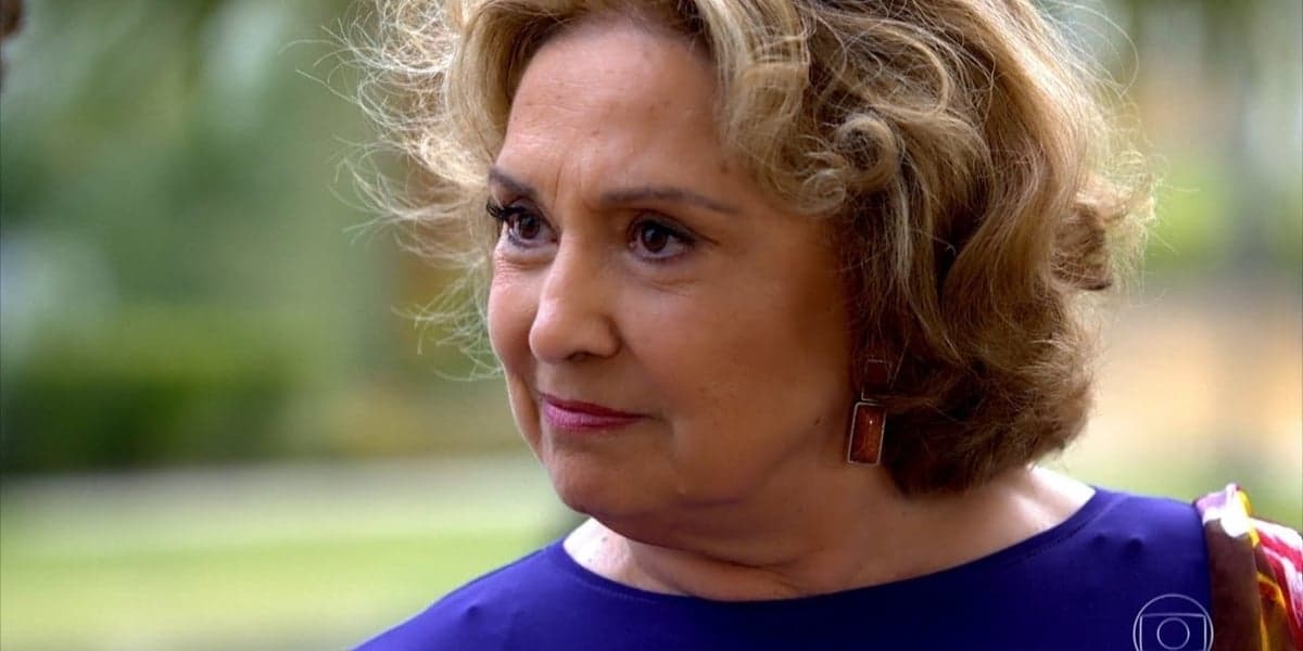 Íris (Eva Wilma) venderá segredo de Tereza Cristina (Christiane Torloni) para rival em Fina Estampa (Foto: Reprodução/Globo) 