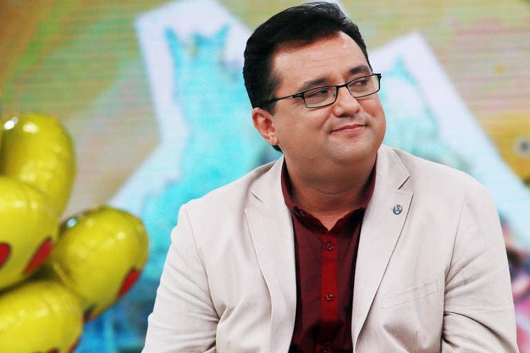 Geraldo Luís com vida discreta, fala de companheiro, é tirado na Record e manda a real: "De costas pra escuridão"