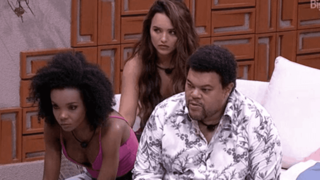 Globo, após demitir medalhões, faz contratos de peso com ex-BBB's e deixa Record "chupando o dedo"