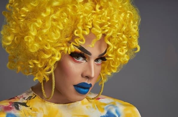 Gloria Groove inova em Live Show e surpreende os fãs com três cenários, ballet virtual e repertório inédito
