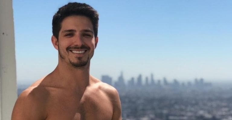 Ator de Salve-Se Quem Puder, após assumir ser gay e expor namorado, divulga carta avassaladora: "Acorda cara"